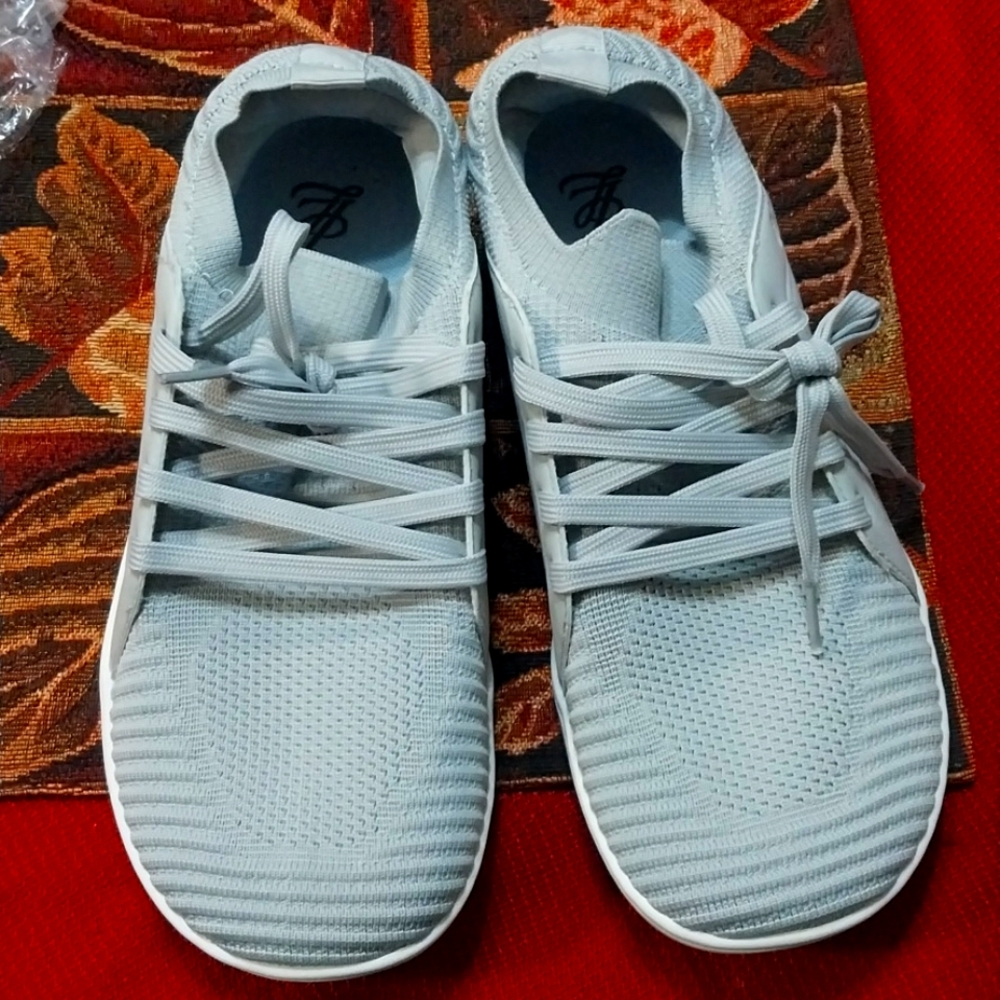 New Women's size 9.5 Leisfit wide